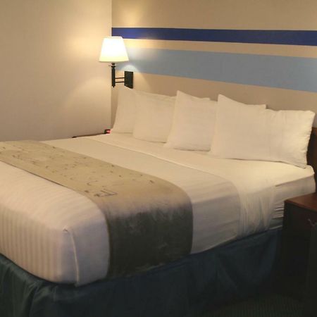 Lake Lighthouse Inn 欧塞奇湾泳滩 外观 照片